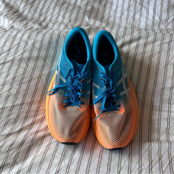 NWOT ASICS metaspeed sky size 7